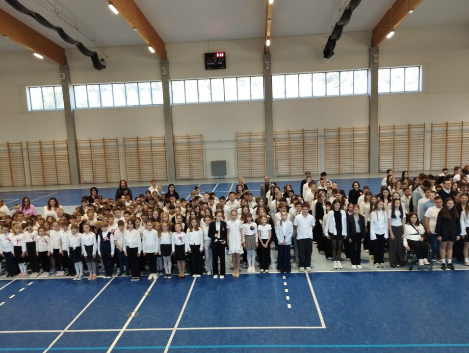 Miniaturka artykułu „Szkoła do hymnu”